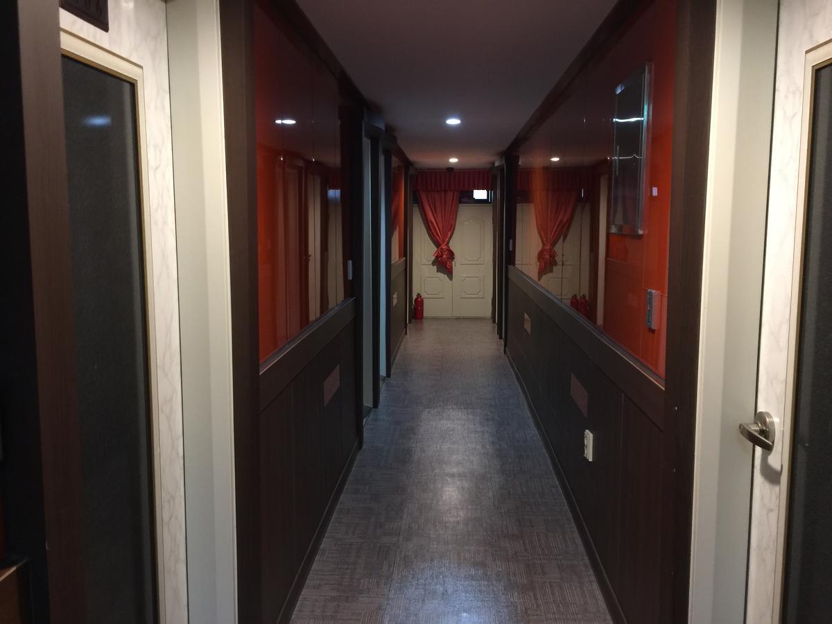 Lee Motel Yeosu Exteriör bild